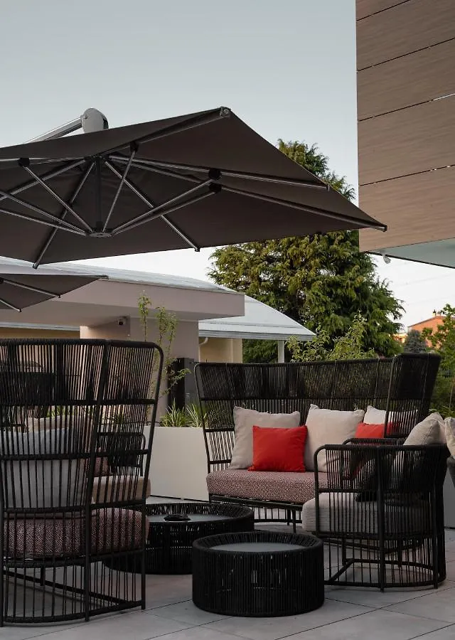 Elitis House - Suite & Spa Nova Milanese 5*,